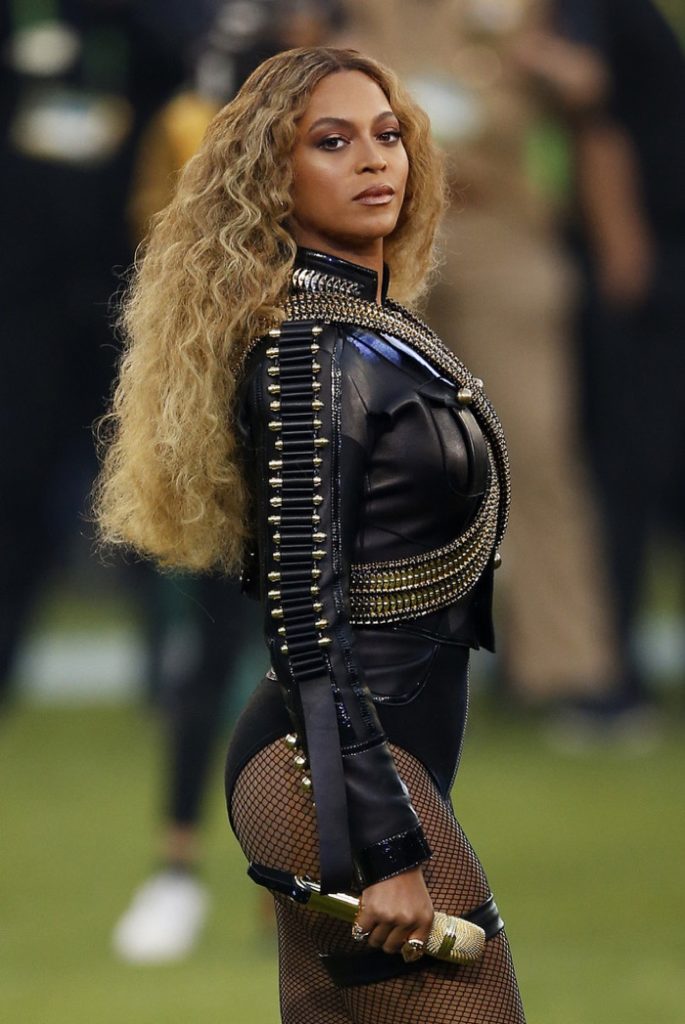 Beyonce-Super-Bowl-2016-Black-Leather-DSquared2-Outfit2