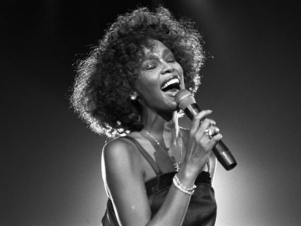 Whitney-Houston-Sing_400